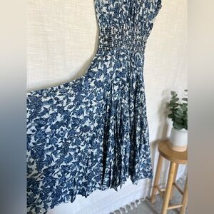 Flowy blue floral midi dress